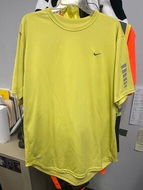 Nike Men’s Lime Yellow Short Sleeve Performance Tee